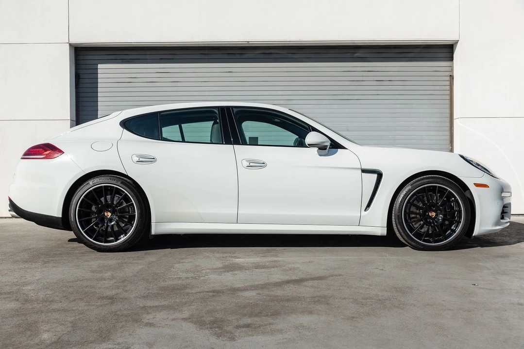 2015 Porsche 970 Panamera - Image 4 of 14