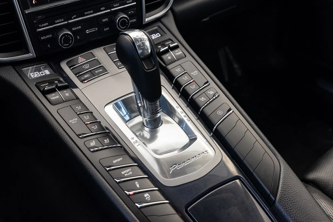 2015 Porsche 970 Panamera - Image 9 of 14