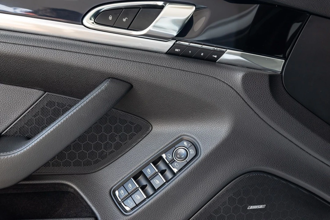 2015 Porsche 970 Panamera - Image 12 of 14