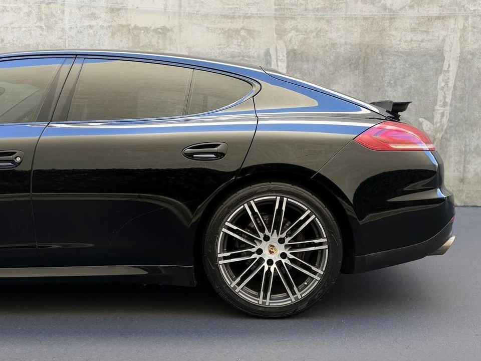 2015 Porsche 970 Panamera - Image 10 of 21