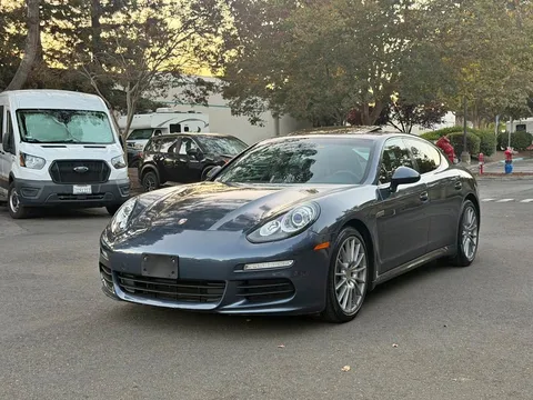 2015 Porsche Panamera 4