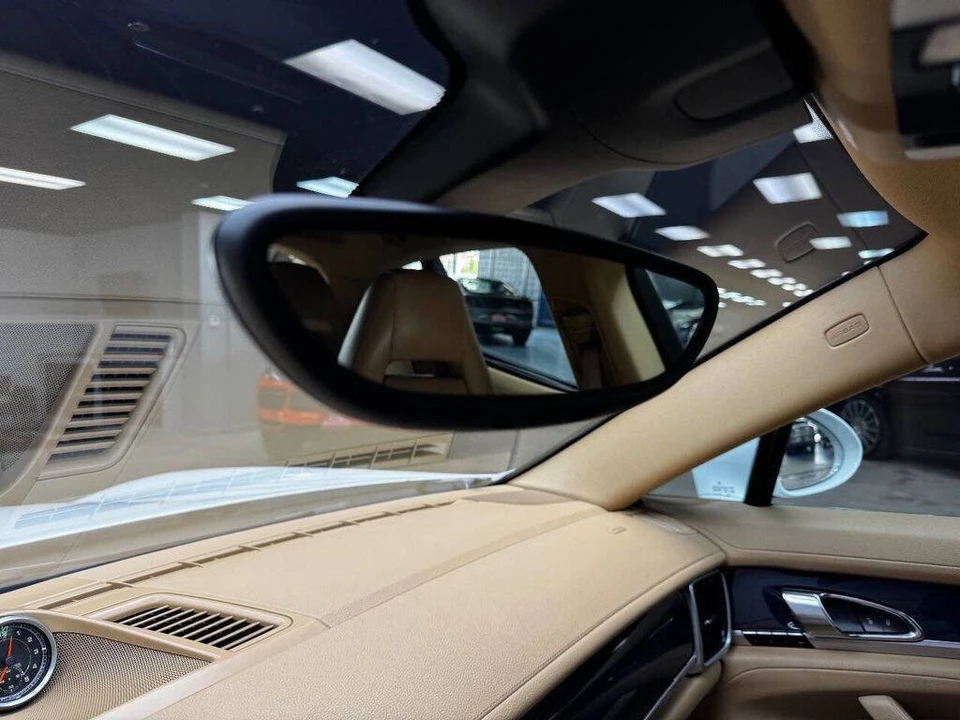 2015 Porsche 970 Panamera - Image 28 of 31