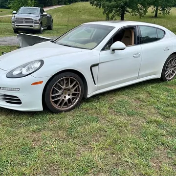 2015 Porsche Panamera 4 Edition
