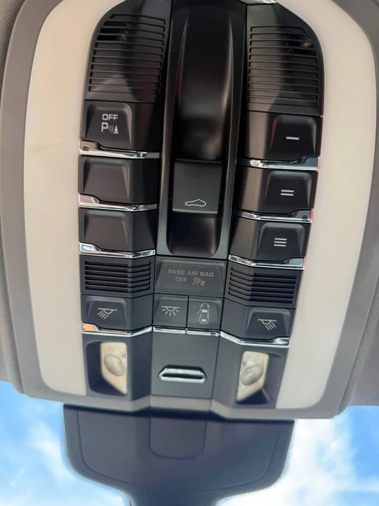 2015 Porsche 970 Panamera - Image 10 of 19