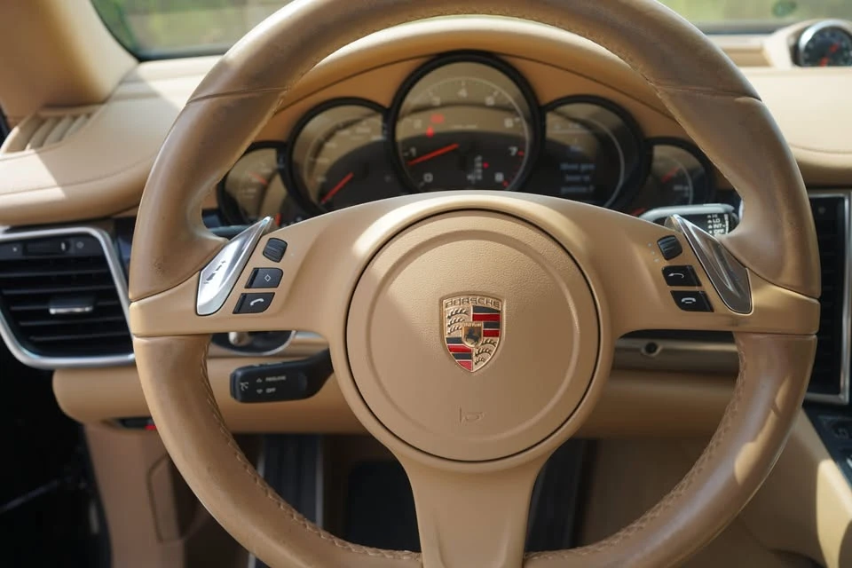 2015 Porsche 970 Panamera - Image 13 of 20