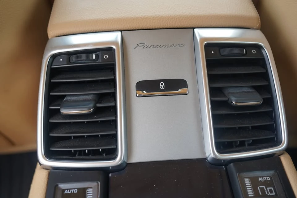 2015 Porsche 970 Panamera - Image 20 of 20
