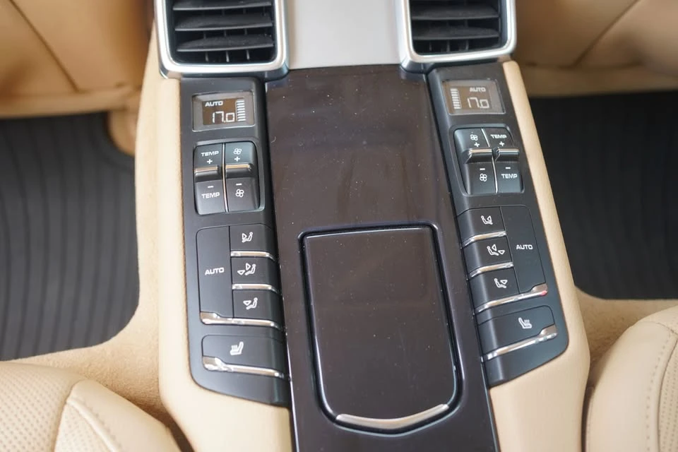 2015 Porsche 970 Panamera - Image 17 of 20
