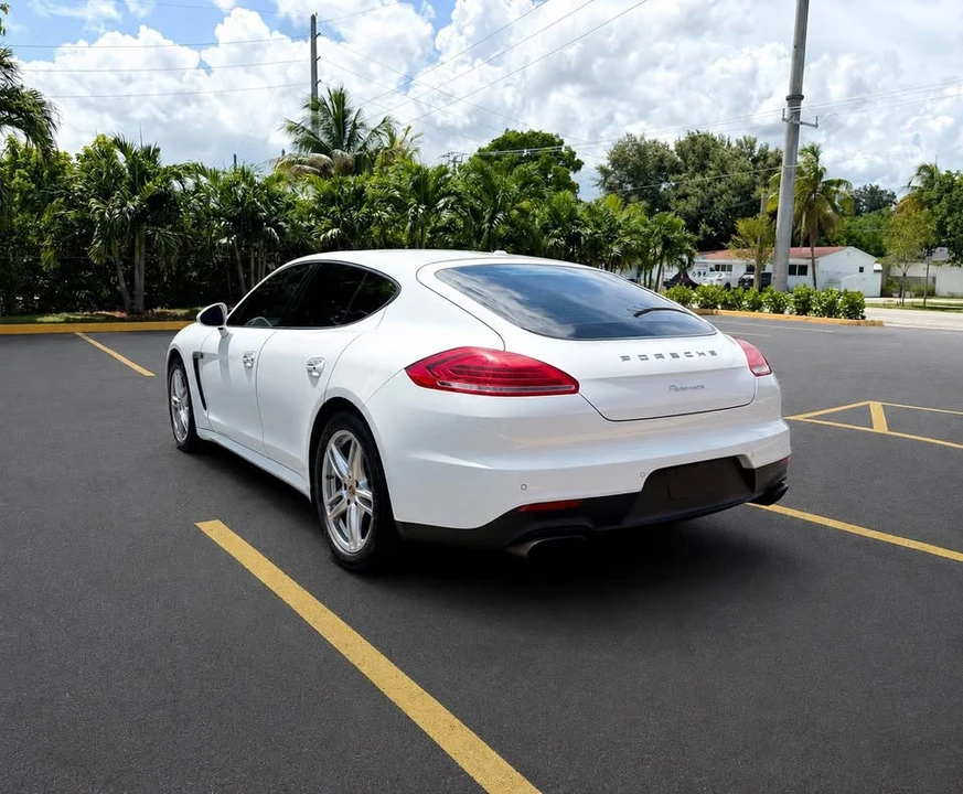 2015 Porsche 970 Panamera - Image 3 of 10