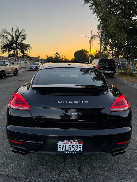 2015 Porsche Panamera - Image 10 of 18