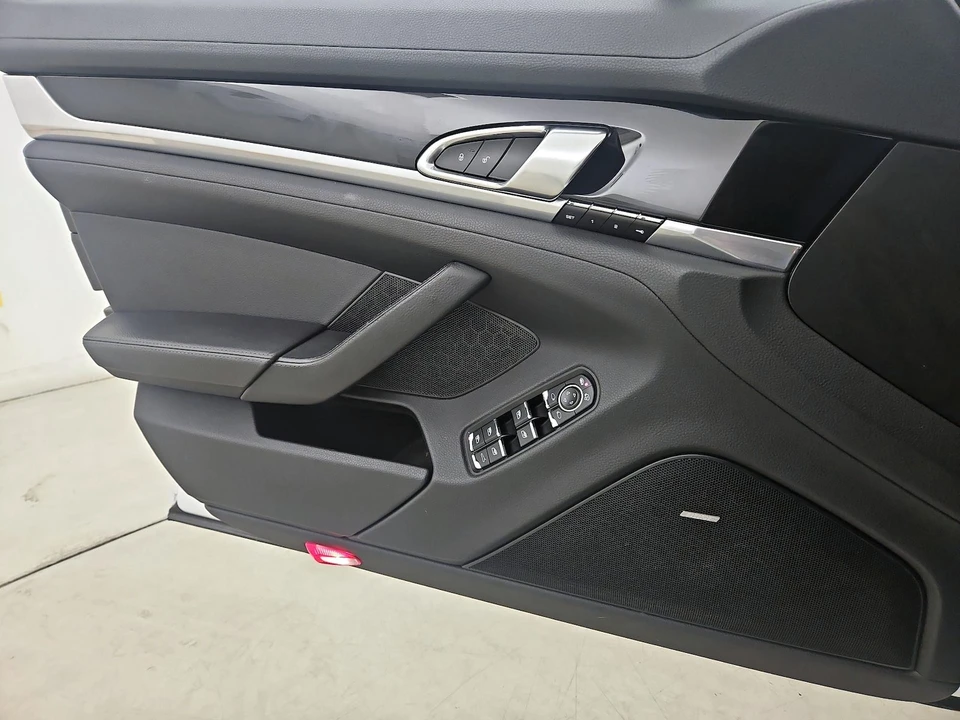 2015 Porsche 970 Panamera - Image 13 of 27