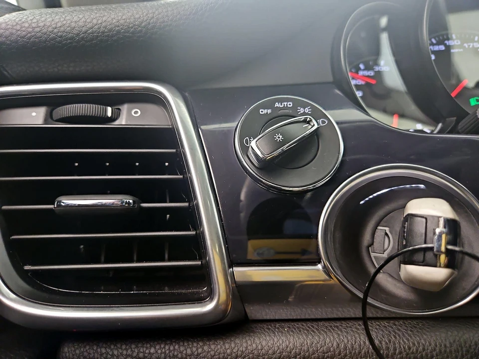 2015 Porsche 970 Panamera - Image 14 of 27