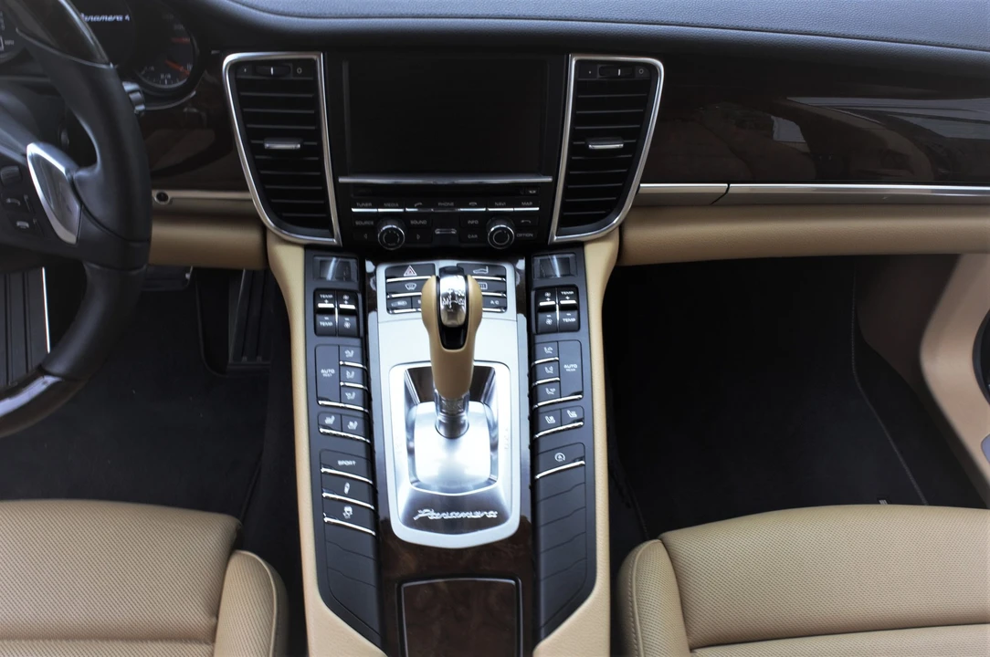 2015 Porsche 970 Panamera - Image 2 of 4