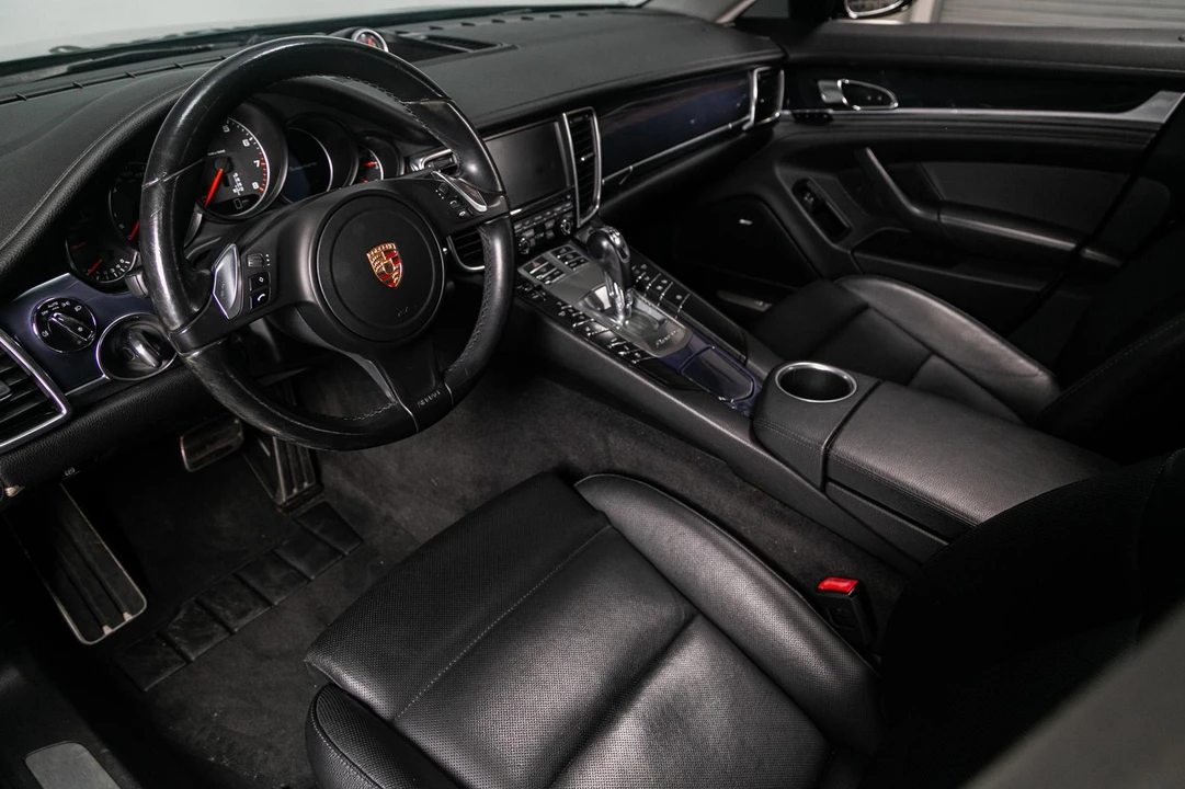 2015 Porsche 970 Panamera - Image 2 of 31