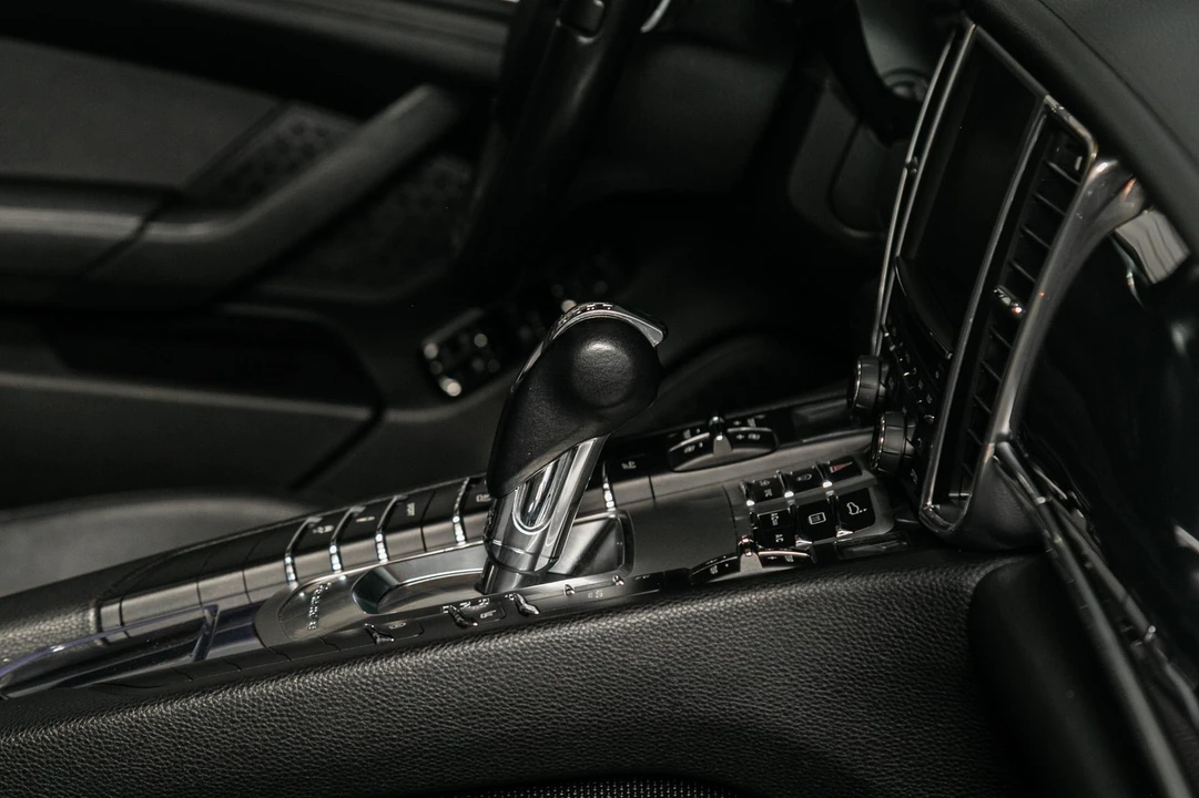 2015 Porsche 970 Panamera - Image 24 of 31