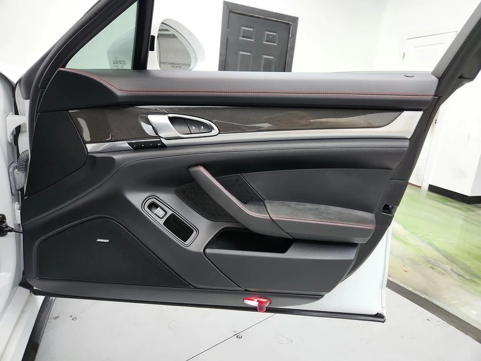2015 Porsche 970 Panamera GTS - Image 28 of 31