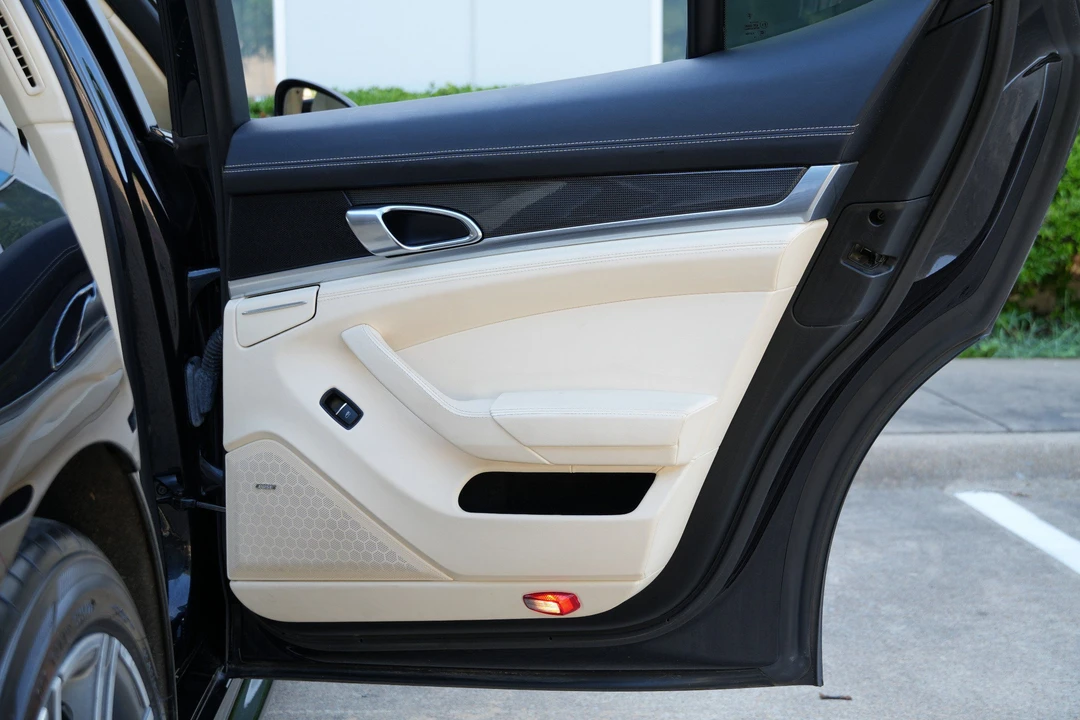 2015 Porsche 970 Panamera GTS - Image 25 of 31