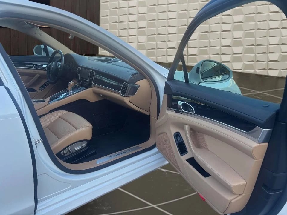 2015 Porsche 970 Panamera - Image 16 of 20