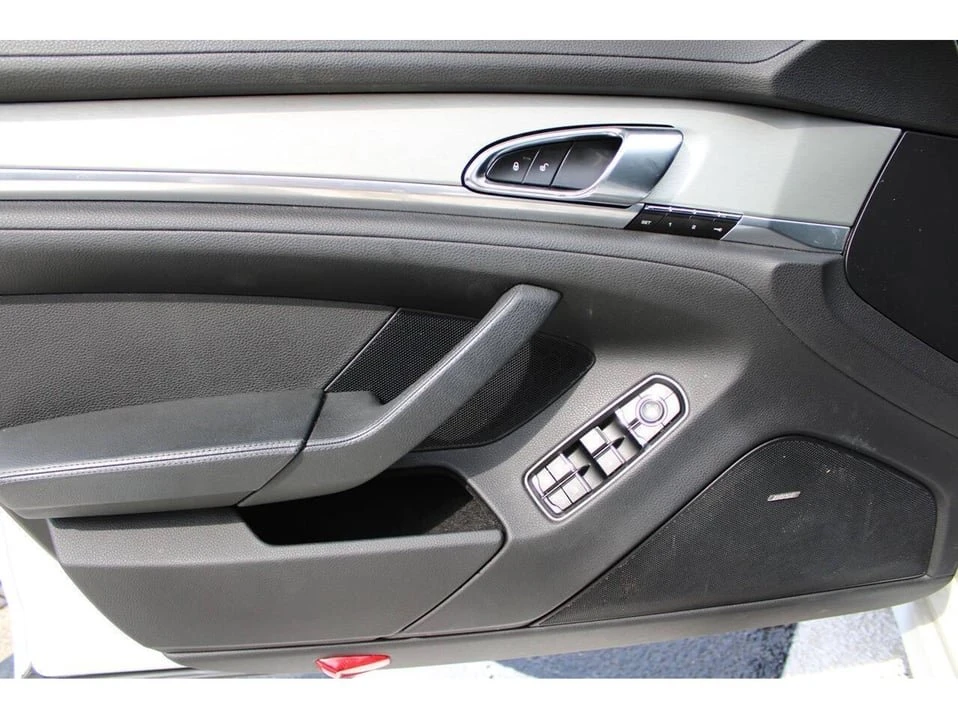 2015 Porsche Panamera - Image 15 of 20