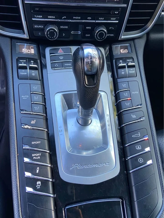 2015 Porsche Panamera - Image 14 of 18