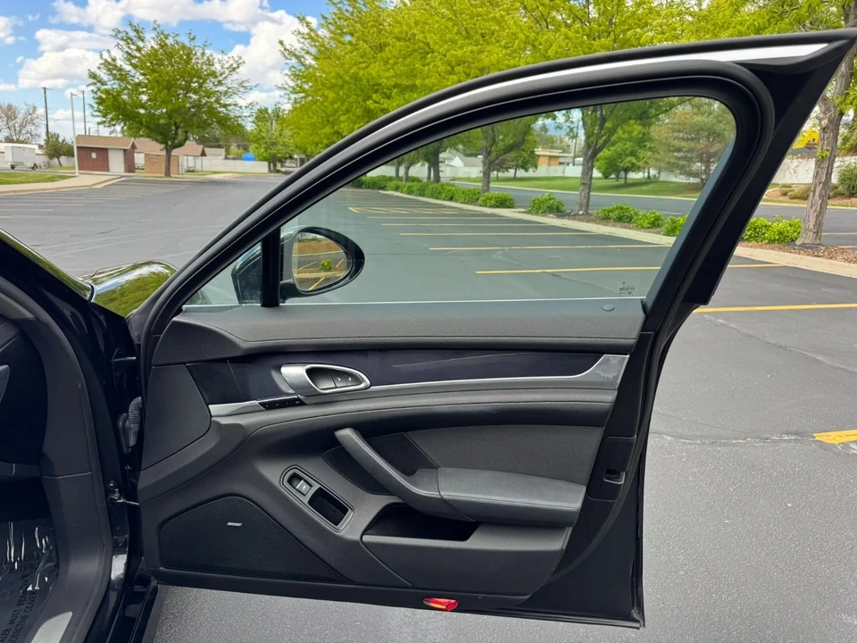 2015 Porsche 970 Panamera S - Image 29 of 31