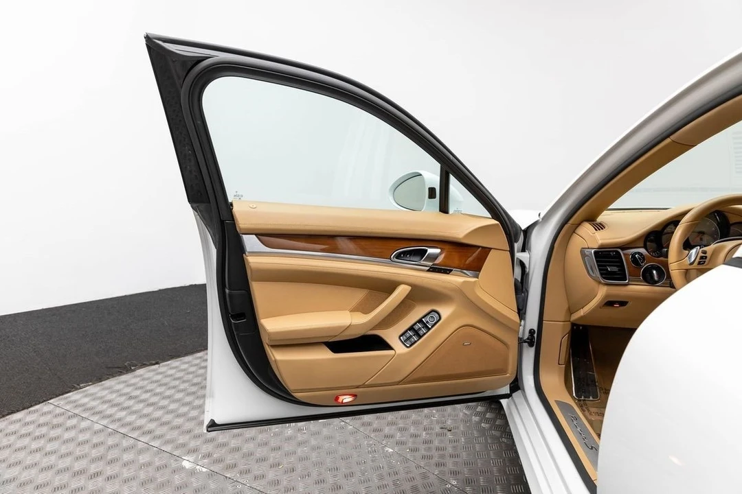 2015 Porsche 970 Panamera S - Image 10 of 12