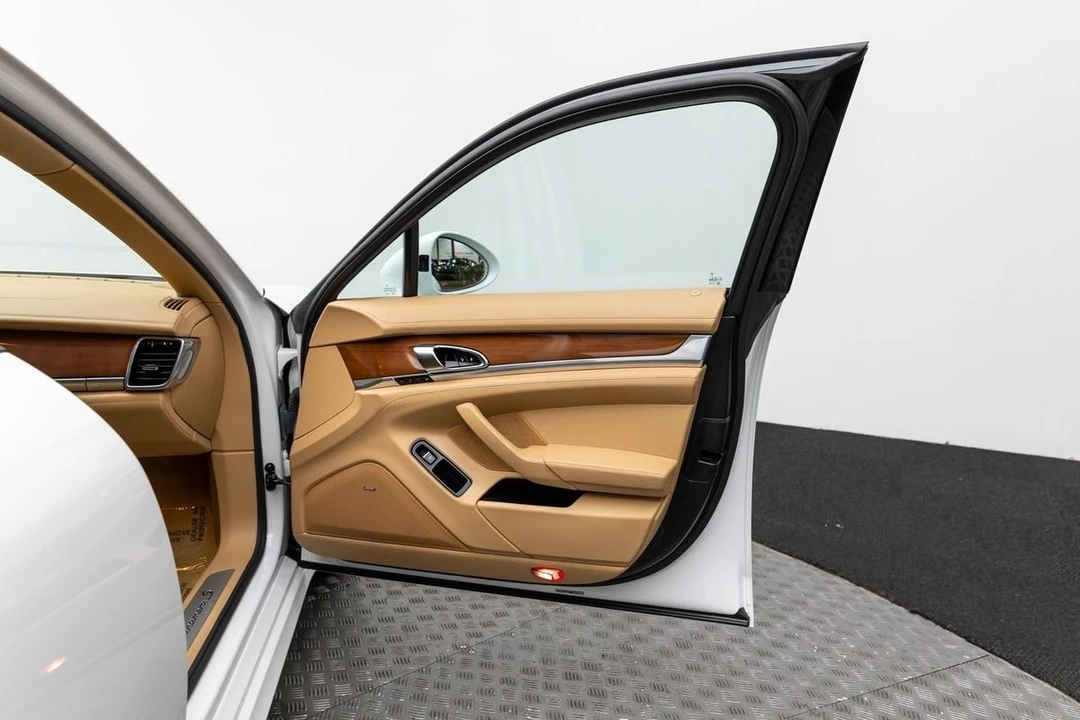 2015 Porsche 970 Panamera S - Image 11 of 12