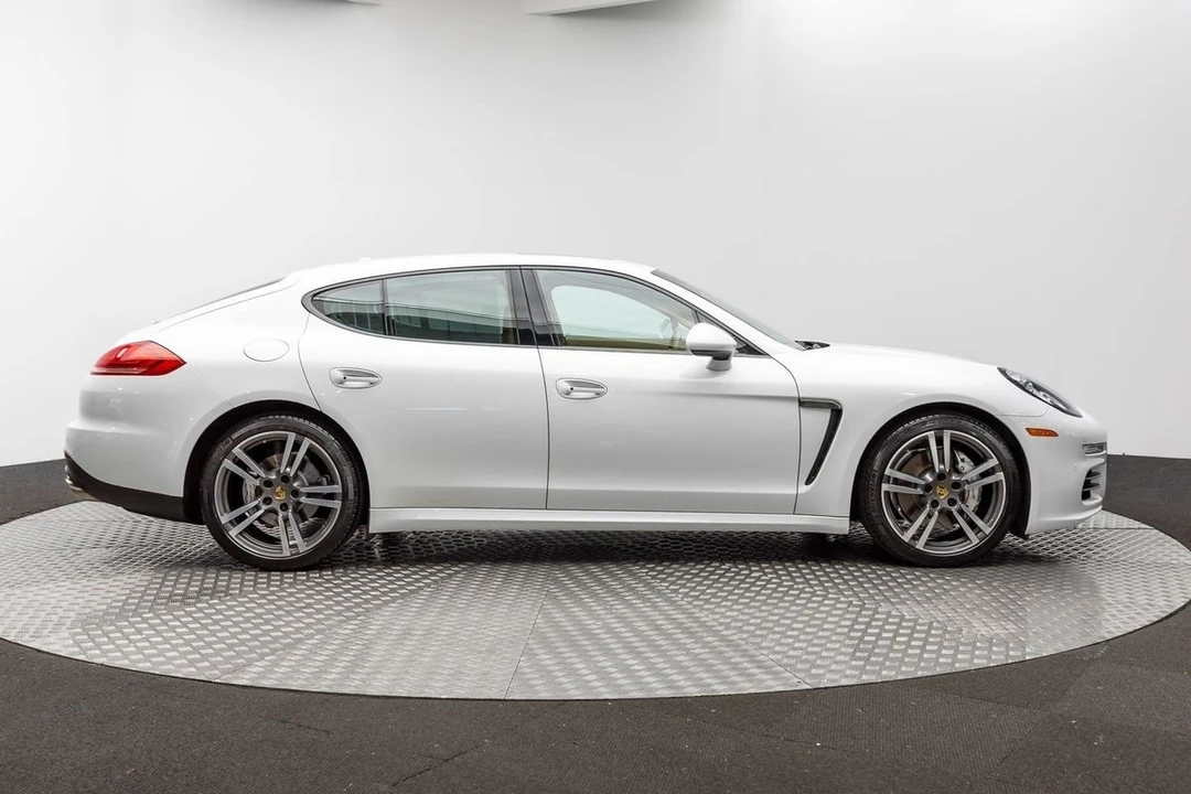 2015 Porsche 970 Panamera S - Image 9 of 12