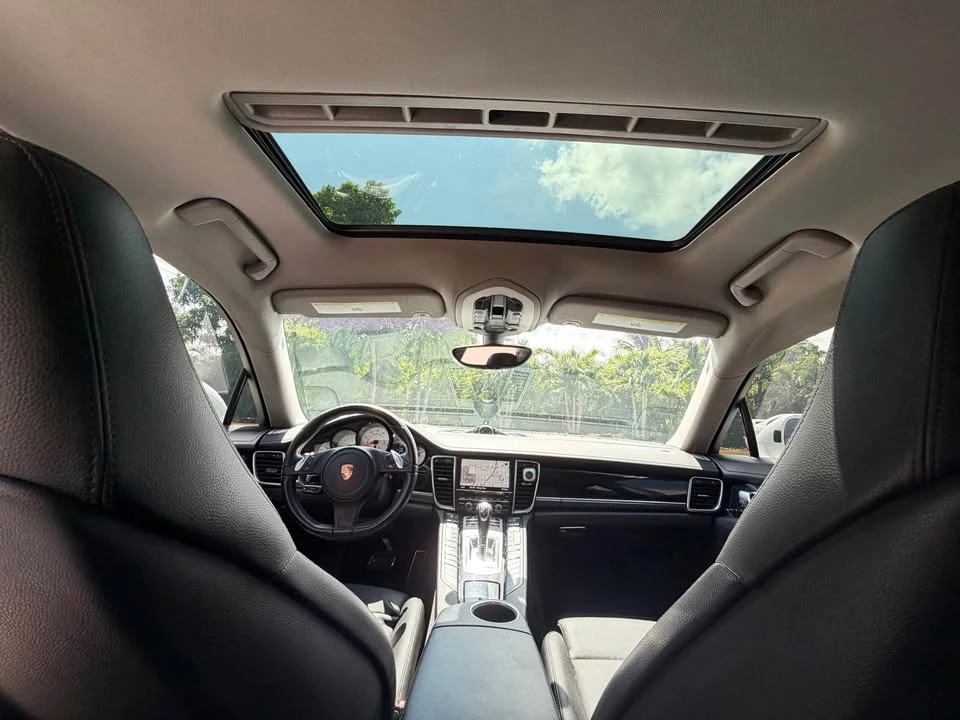2015 Porsche Panamera - Image 10 of 12