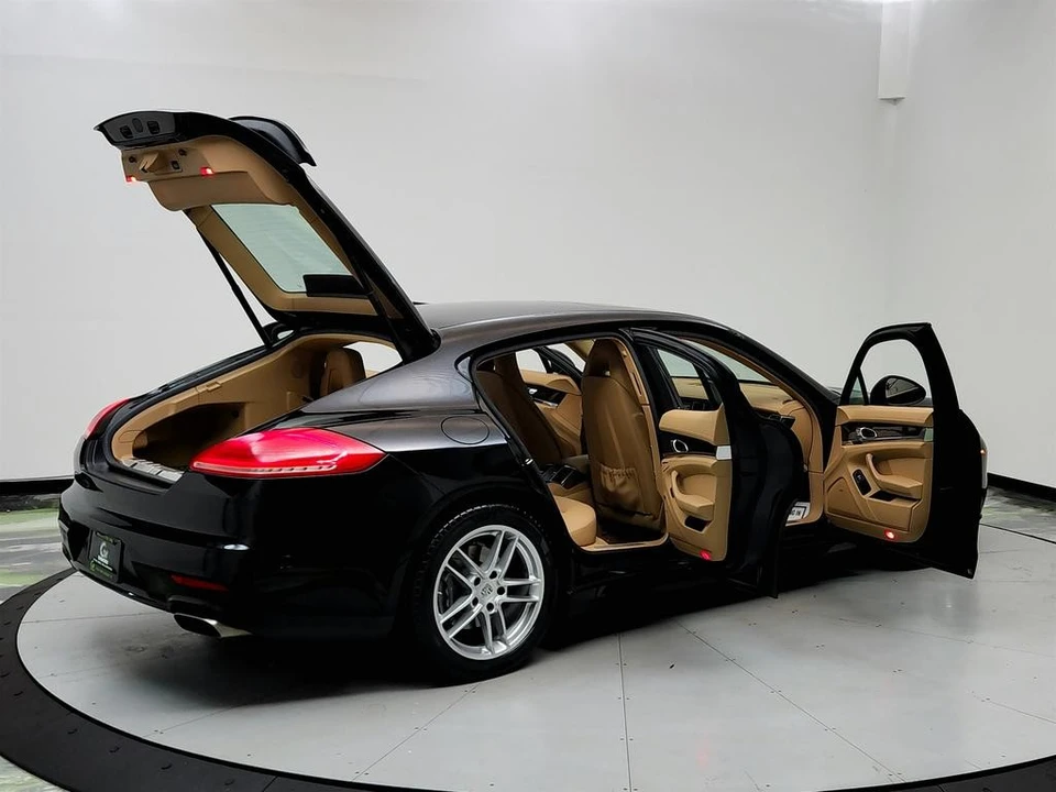 2015 Porsche 970 Panamera - Image 9 of 12