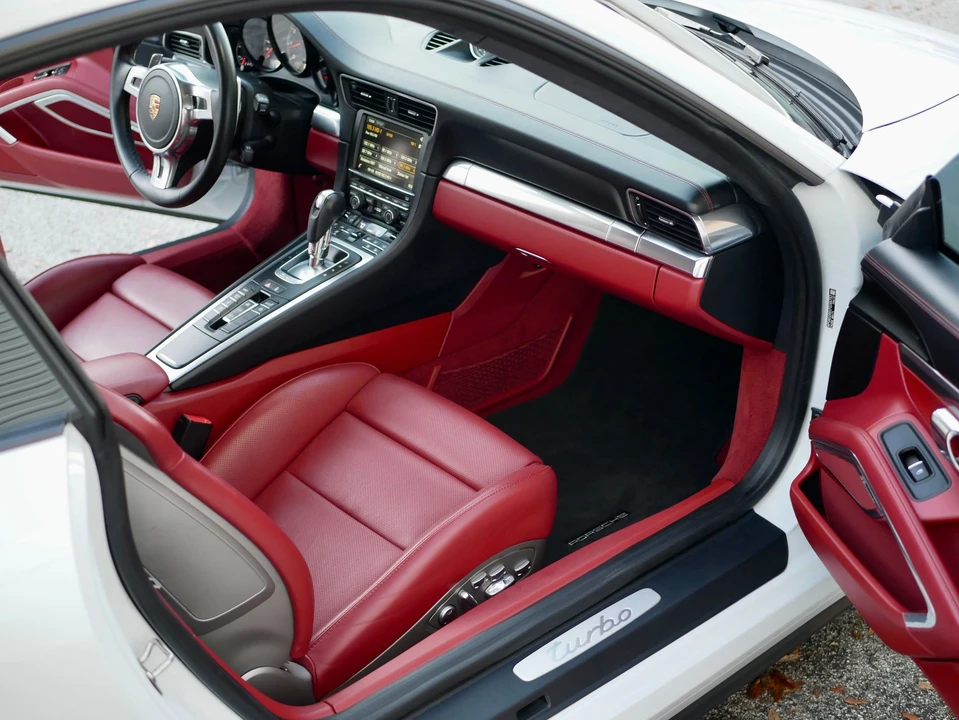 2015 Porsche 991 Turbo - Image 14 of 31