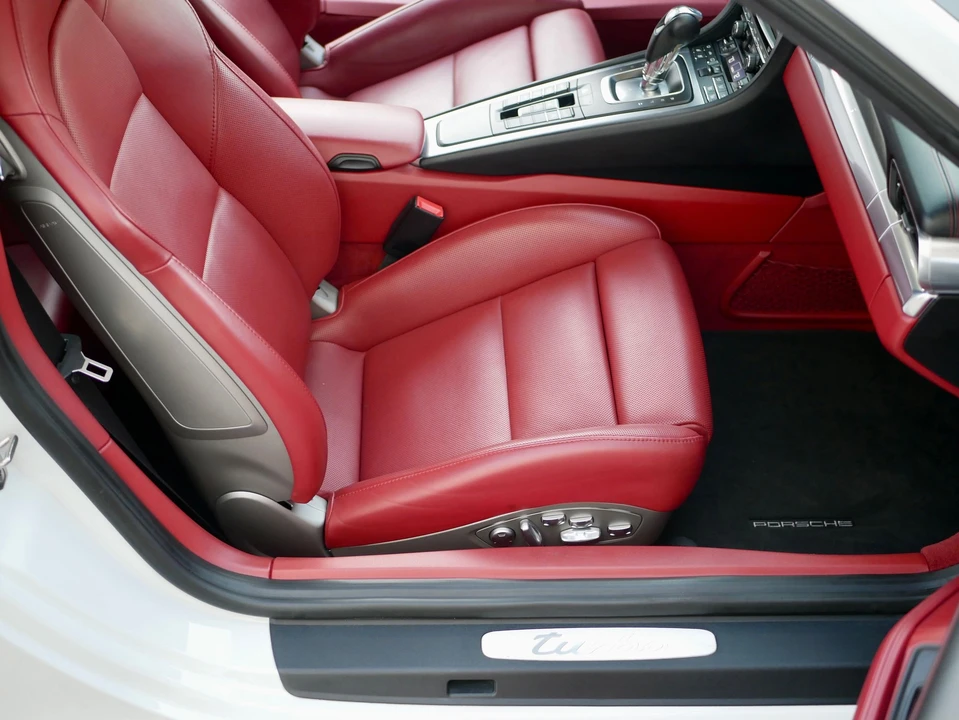 2015 Porsche 991 Turbo - Image 15 of 31