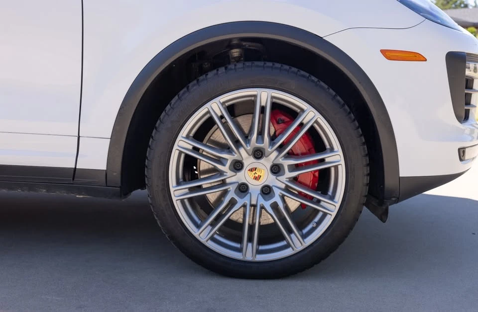 2015 Porsche 958 Cayenne - Image 14 of 21