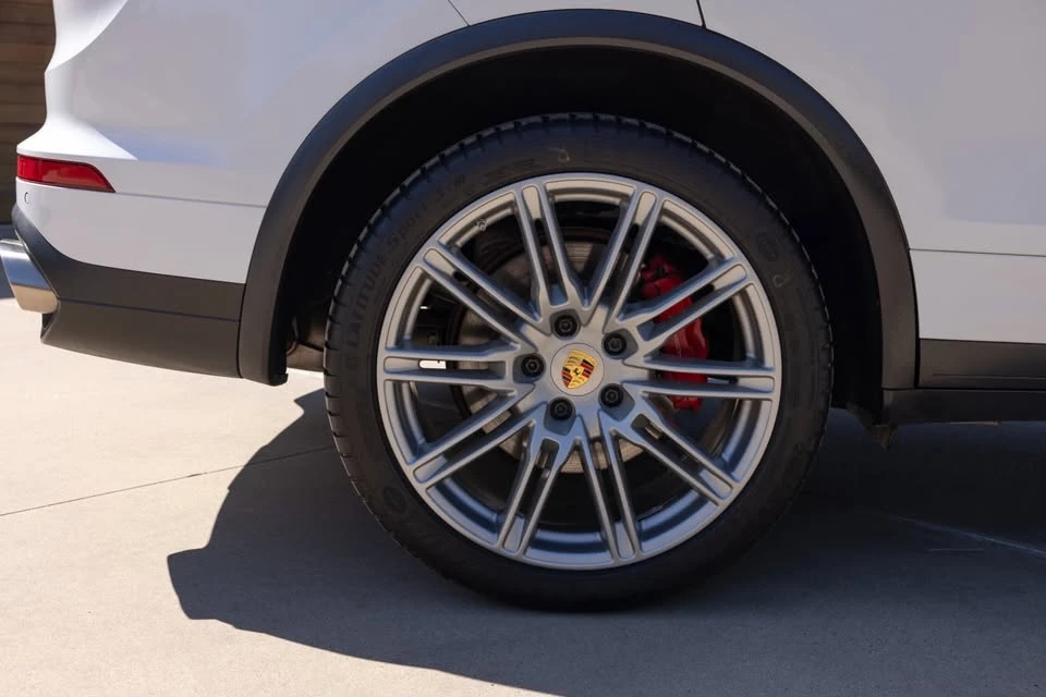2015 Porsche 958 Cayenne - Image 13 of 21