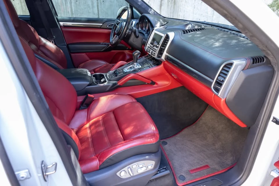2015 Porsche 958 Cayenne - Image 16 of 21