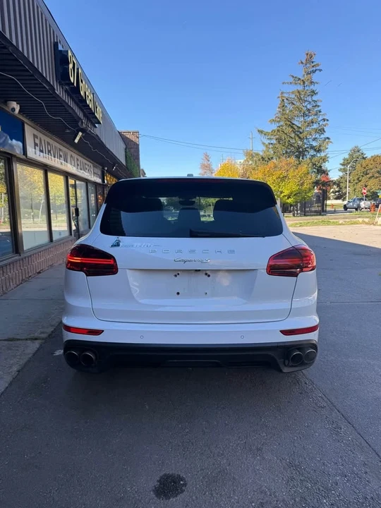2015 Porsche 958 Cayenne - Image 2 of 8