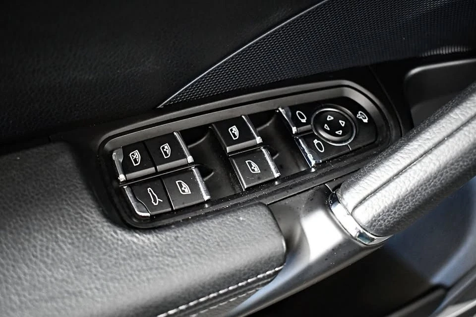 2015 Porsche 958 Cayenne - Image 17 of 20