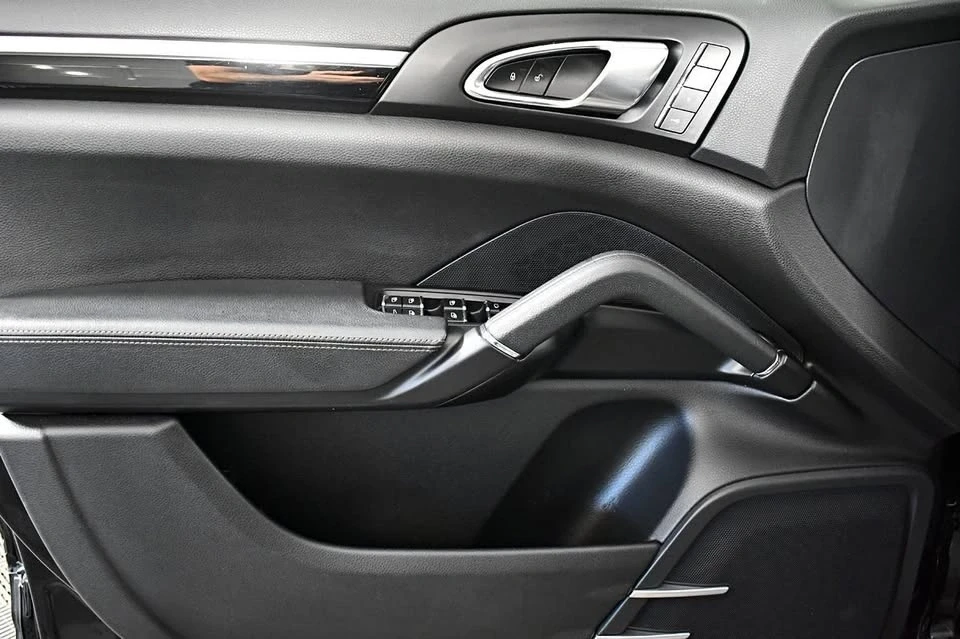 2015 Porsche 958 Cayenne - Image 16 of 20