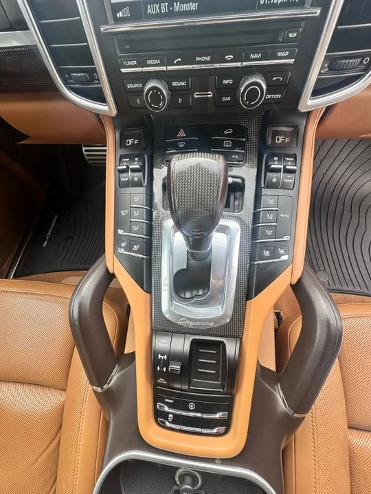 2015 Porsche 958 Cayenne - Image 14 of 20
