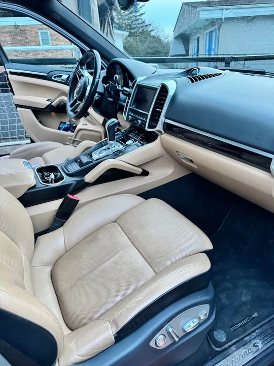 2015 Porsche 958 Cayenne - Image 4 of 9