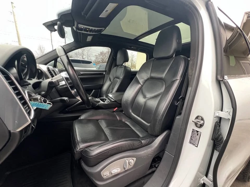 2015 Porsche 958 Cayenne - Image 9 of 20