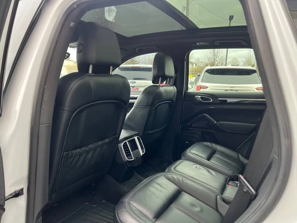 2015 Porsche 958 Cayenne - Image 13 of 20