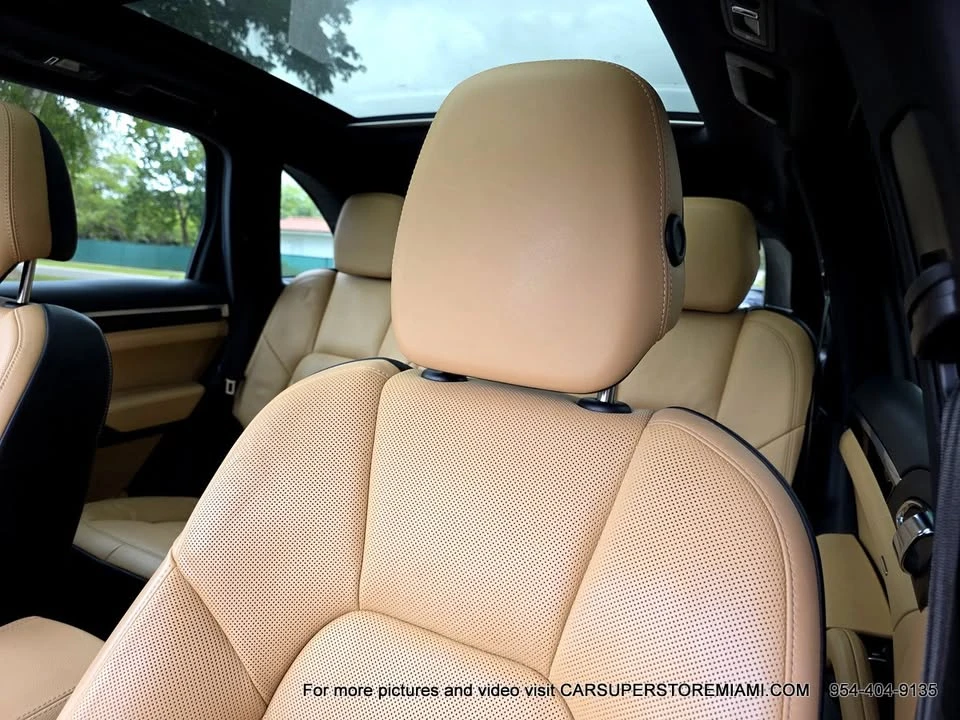 2015 Porsche 958 Cayenne - Image 12 of 20