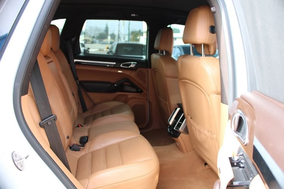 2015 Porsche 958 Cayenne S - Image 10 of 20