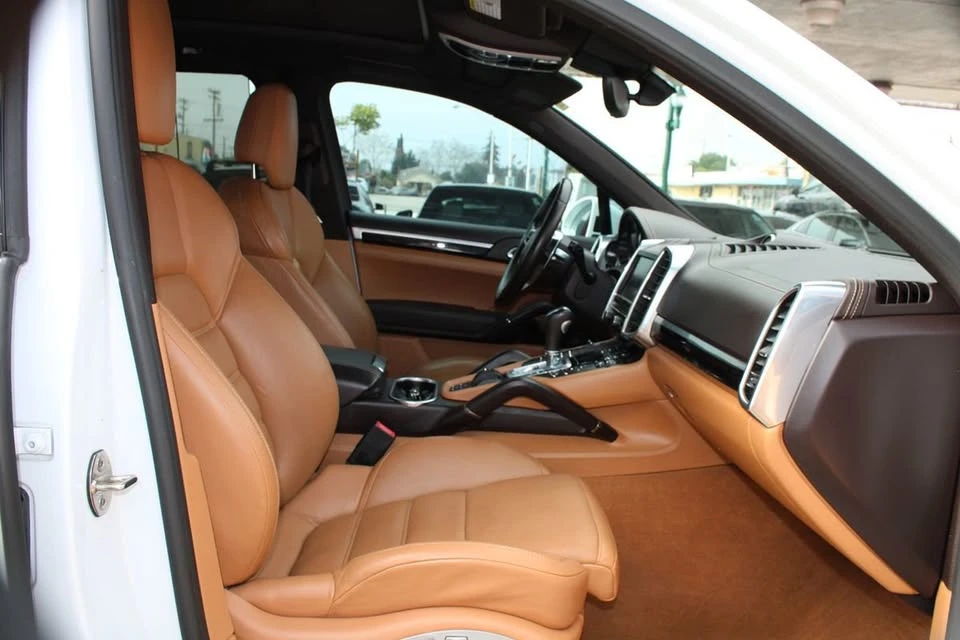 2015 Porsche 958 Cayenne S - Image 11 of 20