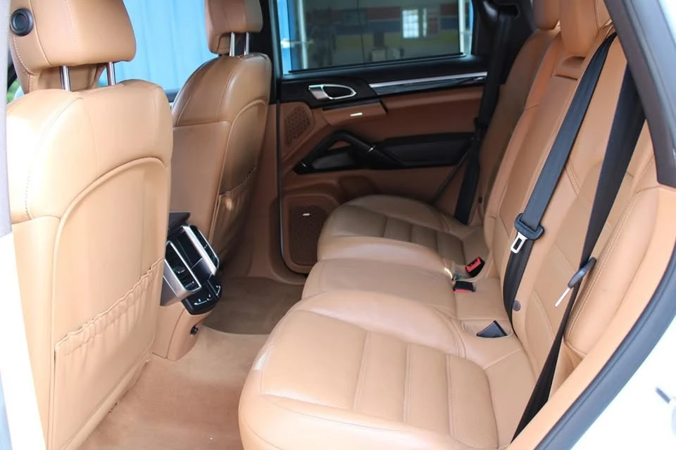 2015 Porsche 958 Cayenne S - Image 6 of 20