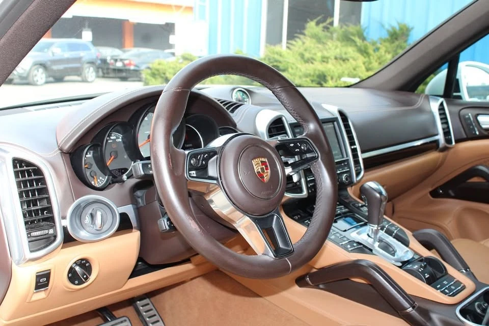 2015 Porsche 958 Cayenne S - Image 8 of 20