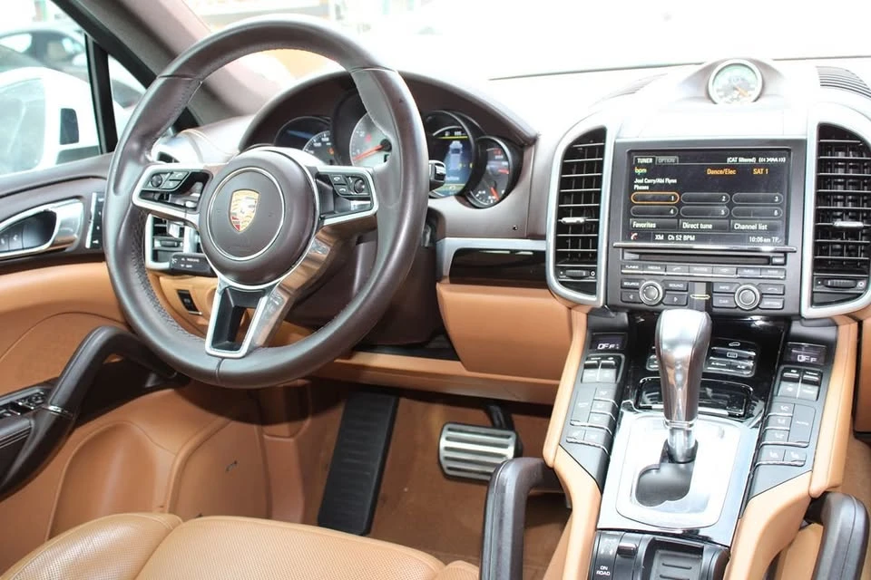 2015 Porsche 958 Cayenne S - Image 14 of 20