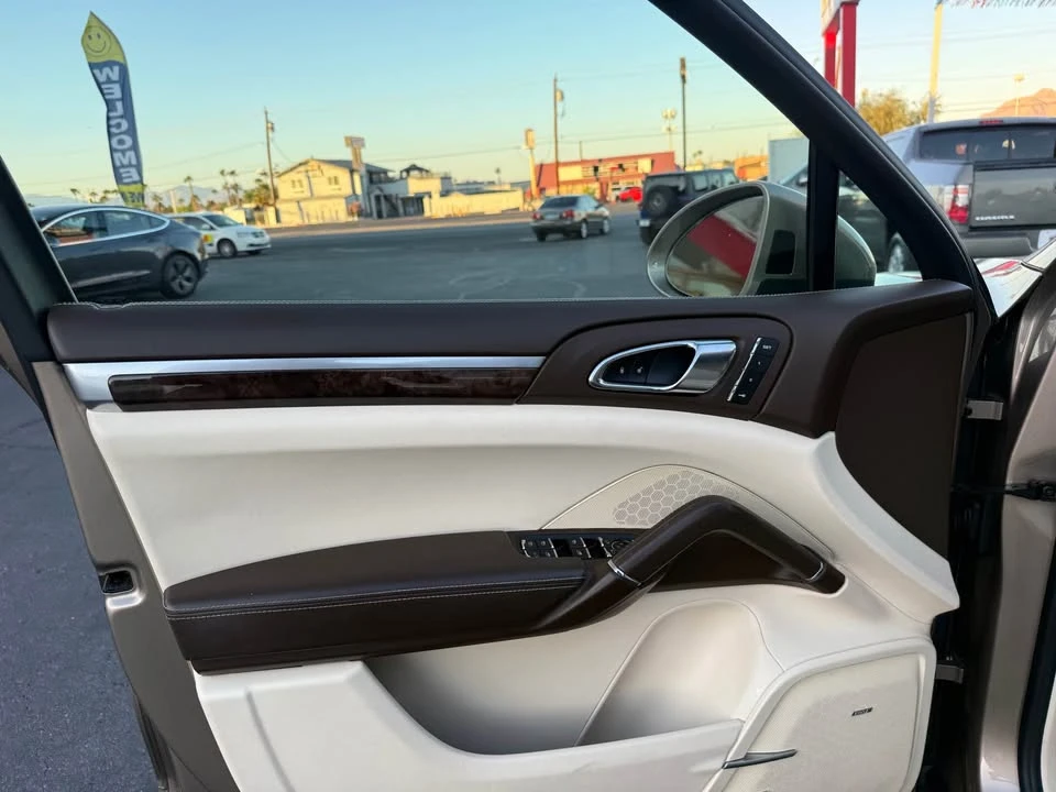 2015 Porsche 958 Cayenne - Image 9 of 15