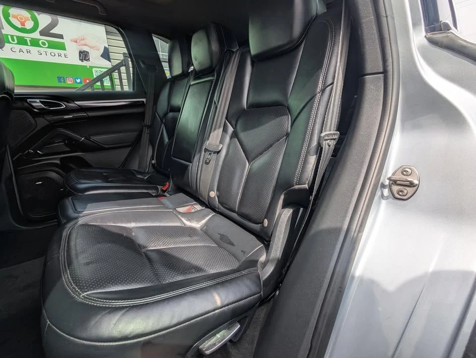2015 Porsche 958 Cayenne S - Image 9 of 20