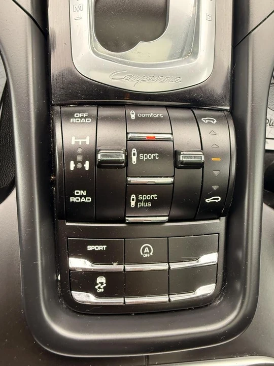 2015 Porsche 958 Cayenne - Image 11 of 20